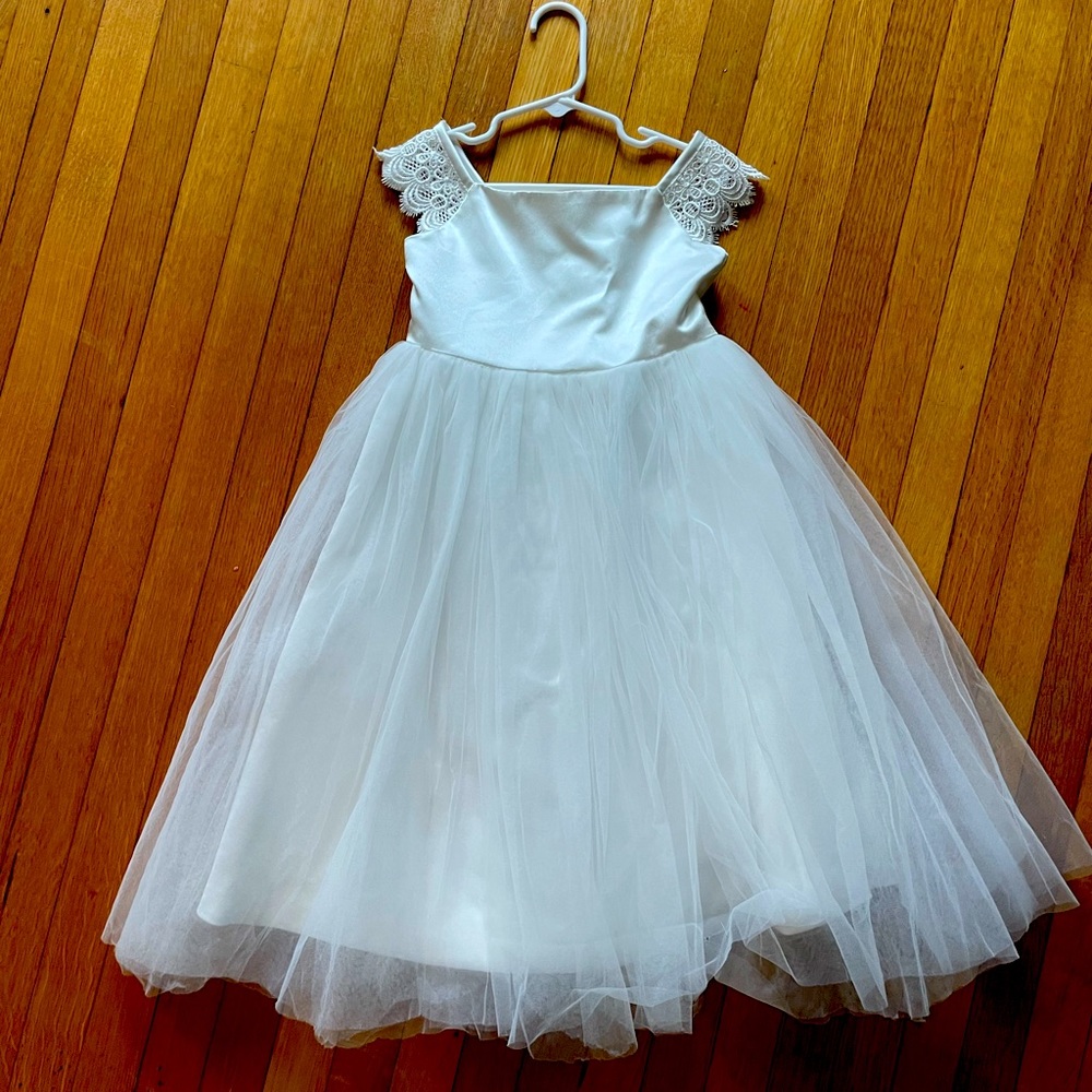 Beautiful white flower girl dress - size 4